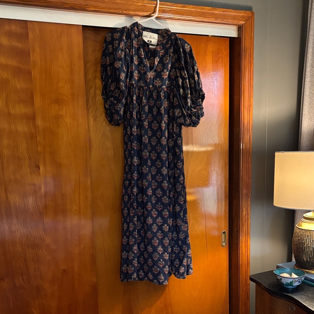 Chic Navy Floral Midi Dress with Puff Sleeves